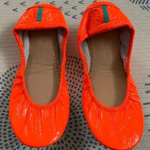 Tieks Patent neon Outrageous Orange Flats Size 7